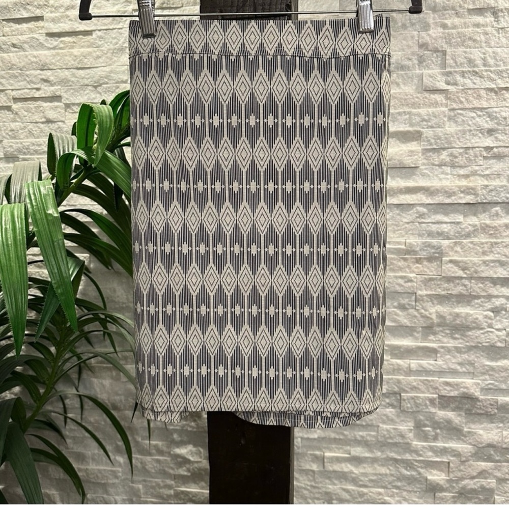 RipSkirt Hawaii Geometric Print Cream Black Wrap Skirt XXL Size 1 Length
